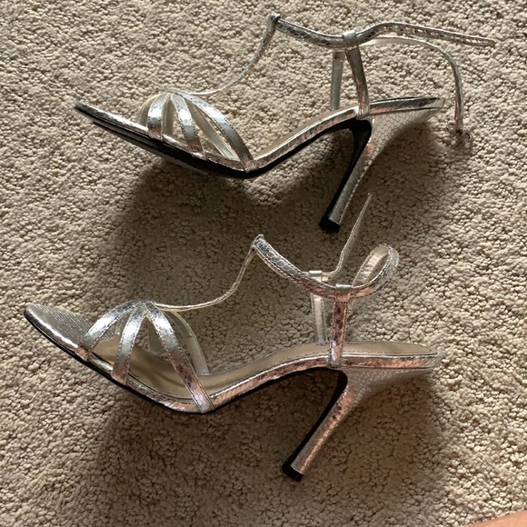 Strappy heels. - Picture 3 of 6